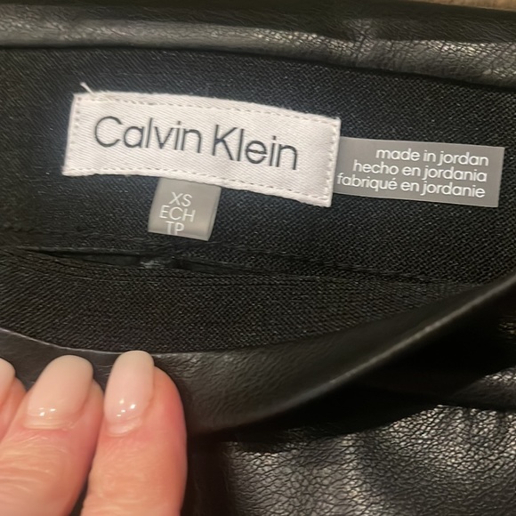 NWT Calvin Klein Women’s Faux Leather pull on Pants XS with pockets black - Picture 7 of 10